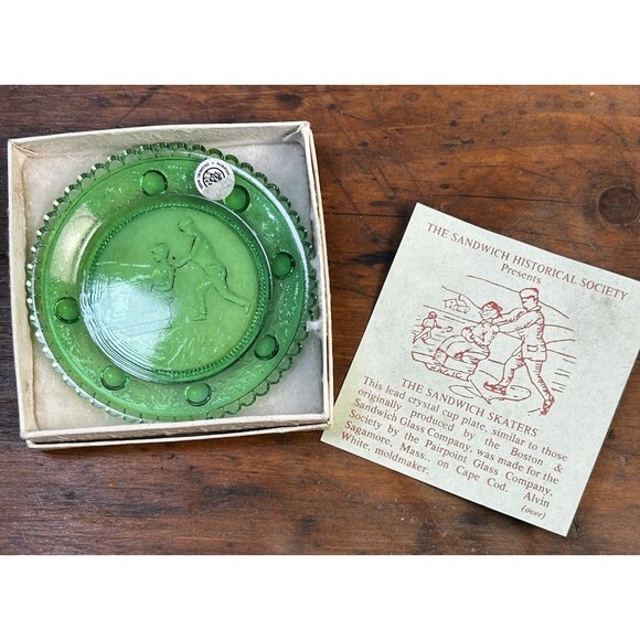 Vintage Pairpoint Glass Cup Plate Green Sandwich Skaters W/Original Box & Notes - Picture 1 of 8